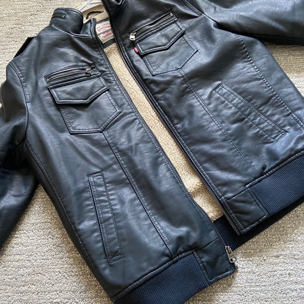 BRAND NEW LEVI’S - Zipper Furlined Leather Jacket